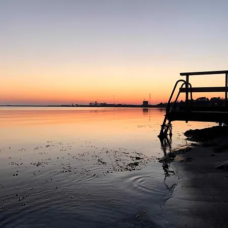 Bright Close To The Sea * Yderby