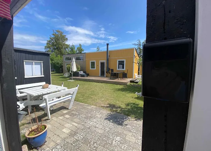 펜션 Bright Close To The Sea Yderby